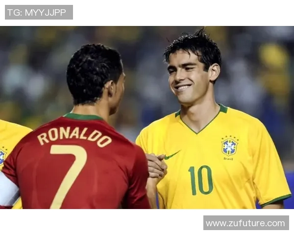 足球明星同框瞬间记录友谊与荣耀的完美时刻